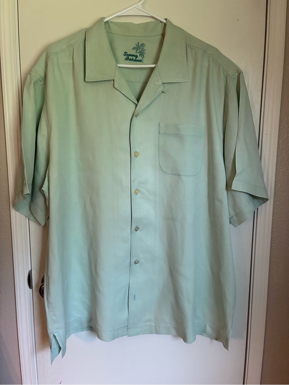 Tommy Bahama Light Mint Green Short-Sleeve 100% Silk Men’s XL Shirt